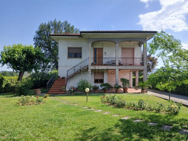 Case e ville in vendita di 320 m² in Via dei Pezzini