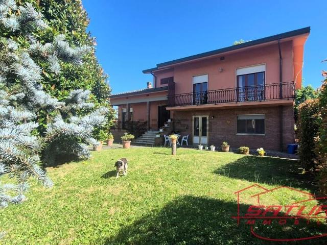 Case e ville in vendita di 320 m² in Via del Marginone