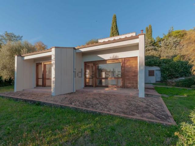 Case e ville in vendita di 320 m² in Via della Pastorella, 37