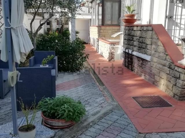 Case e ville in vendita di 320 m² in Via della Principessa