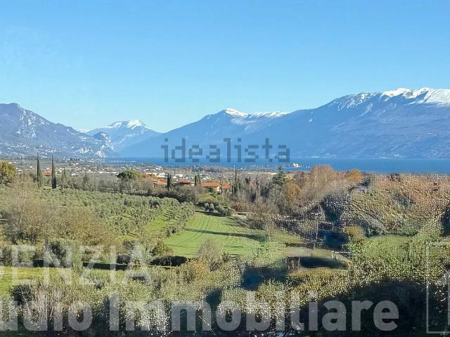 Case e ville in vendita di 320 m² in Via della Quercia