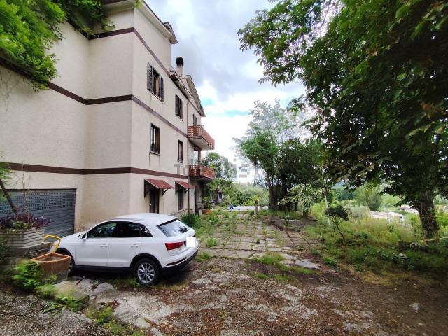 Case e ville in vendita di 320 m² in Via delle Molette