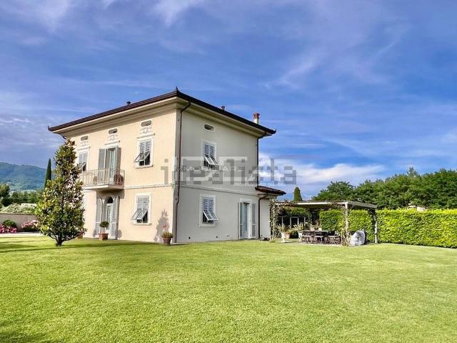 Case e ville in vendita di 320 m² in Via delle Sane Vecchie