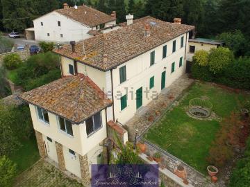 Case e ville in vendita di 320 m² in Via di Terzollina, 4