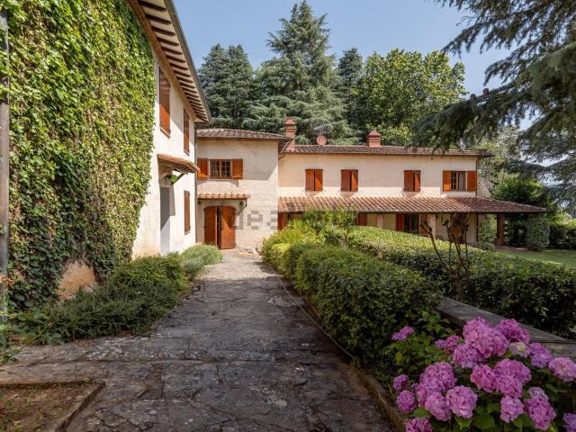 Case e ville in vendita di 320 m² in Via di Vicopelago, 162