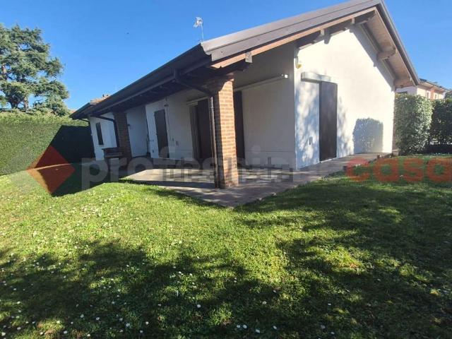 Case e ville in vendita di 320 m² in Via Duca di Genova, 35