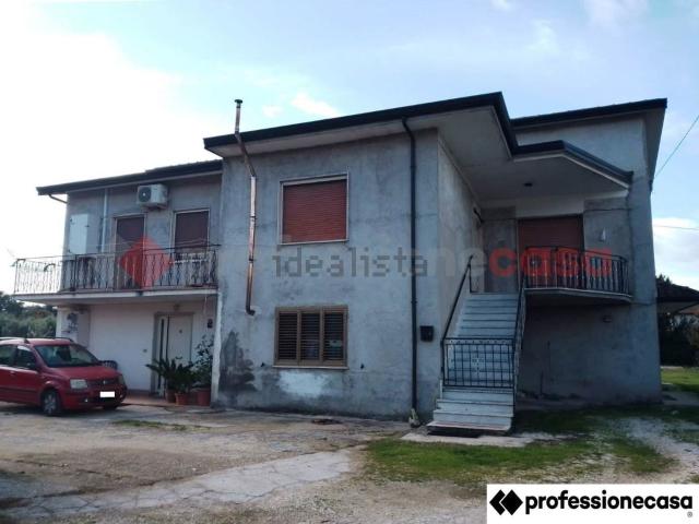 Case e ville in vendita di 320 m² in Via Foresta, 109
