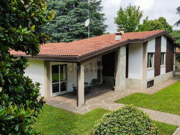 Case e ville in vendita di 320 m² in Via Forlanini, 65