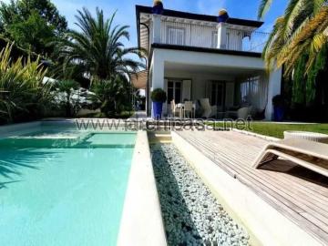 Case e ville in vendita di 320 m² in Via Francesco Carrara