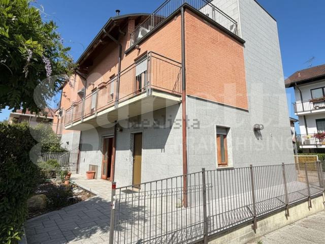 Case e ville in vendita di 320 m² in Via Fratelli Cervi