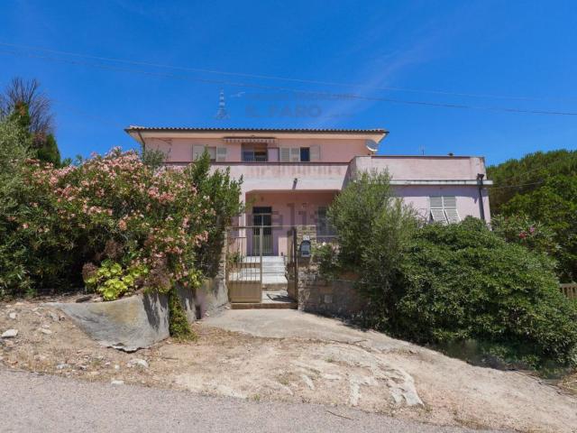 Case e ville in vendita di 323 m² in Via Indipendenza