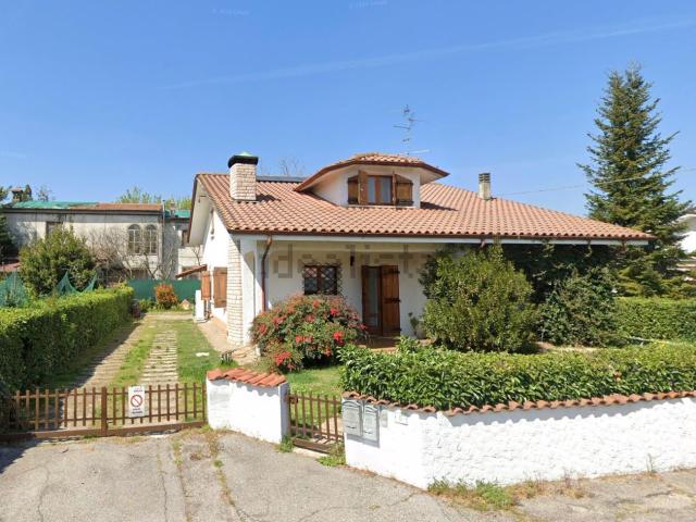 Case e ville in vendita di 320 m² in Via Ivanoe Bonomi, 6