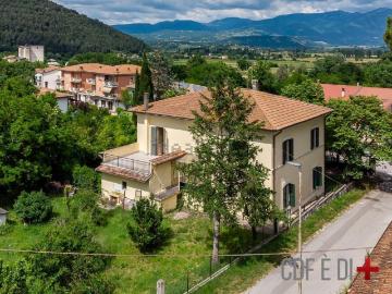 Case e ville in vendita di 320 m² in Via Limiti Nord