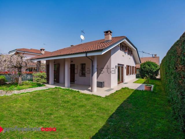 Case e ville in vendita di 320 m² in Via Monte Ghinivert, 6