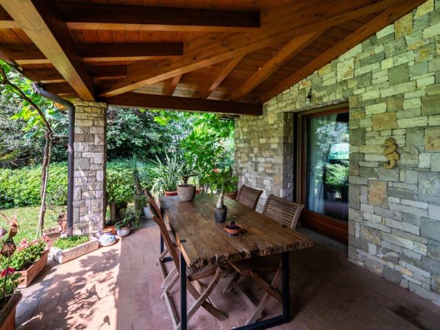 Case e ville in vendita di 320 m² in Via Martiri di Cefalonia, 233