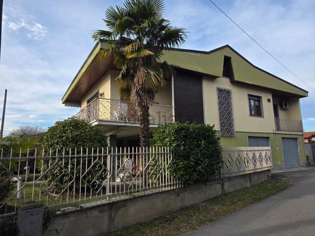 Case e ville in vendita di 320 m² in Via Massaua, 90