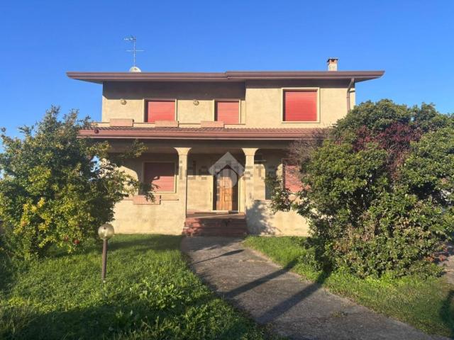 Case e ville in vendita di 320 m² in Via Mira