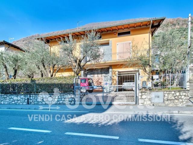 Case e ville in vendita di 320 m² in Via Sarnico, 36