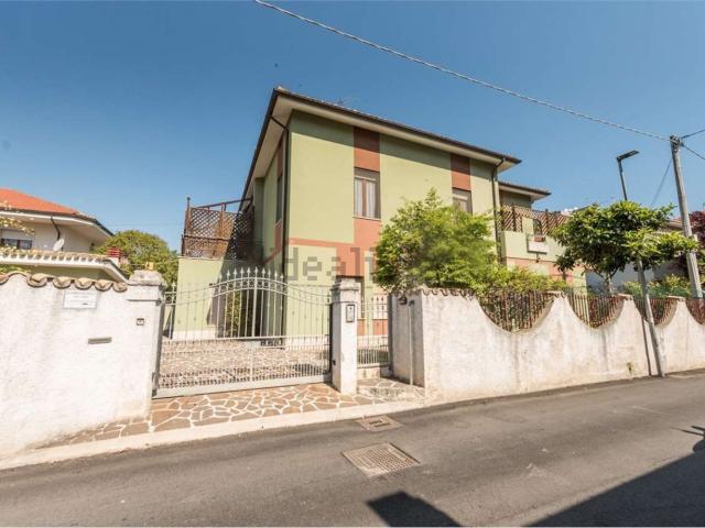 Case e ville in vendita di 320 m² in Via Silvio Spaventa, 22