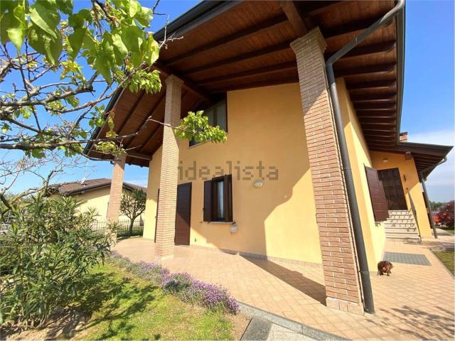Case e ville in vendita di 320 m² in Via Strera, 78