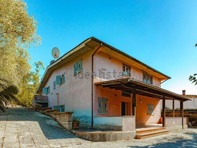Case e ville in vendita di 320 m² in Via Pancallo