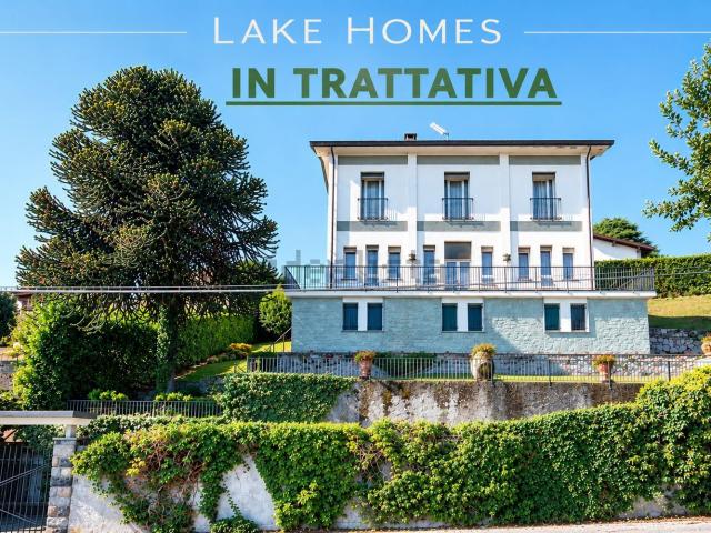 Case e ville in vendita di 320 m² in Via per Lesa, 19