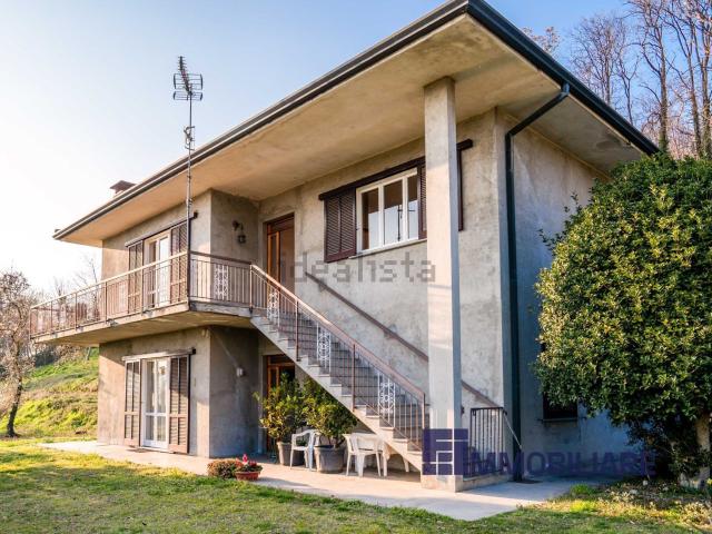 Case e ville in vendita di 320 m² in Via per Ranco