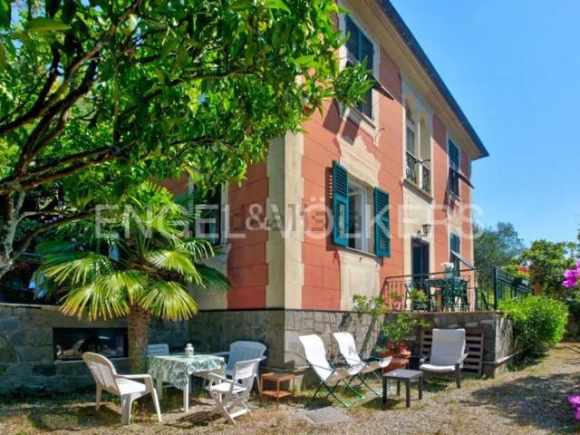 Case e ville in vendita di 320 m² in Via per Santa Vittoria, 180