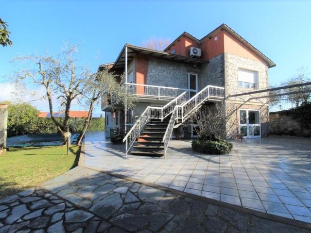 Case e ville in vendita di 320 m² in Via Pietro Gori