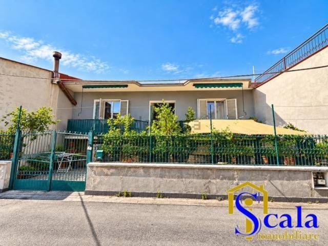 Case e ville in vendita di 320 m² in Via Roma