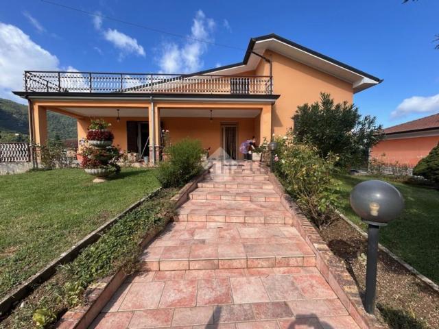 Case e ville in vendita di 320 m² in Via Roma