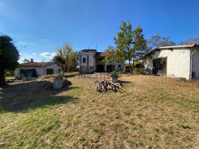 Case e ville in vendita di 320 m² in Via Rossena