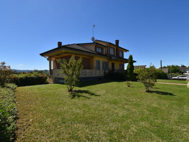 Case e ville in vendita di 320 m² in Via Toetto