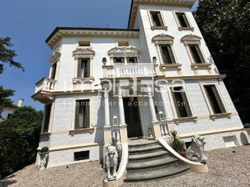 Case e ville in vendita di 320 m² in Via Tiziano Vecellio