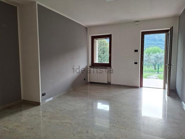 Case e ville in vendita di 320 m² in Via Valpantena
