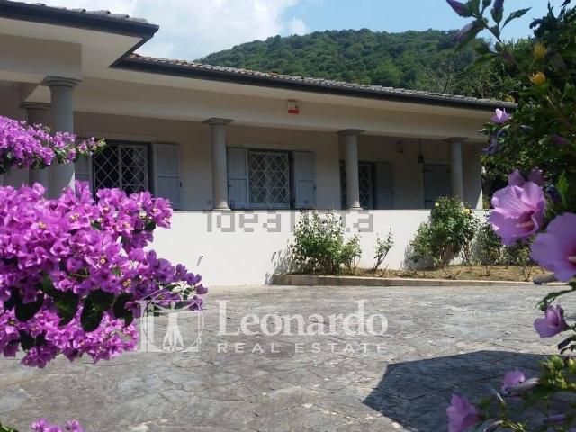 Case e ville in vendita di 320 m² in Via Vecchia Provinciale