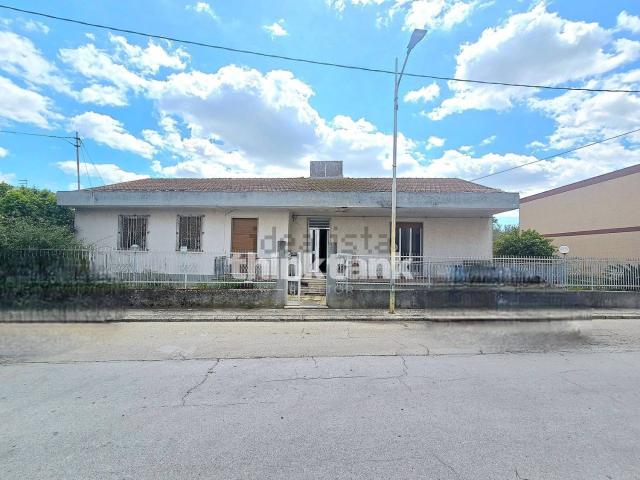 Case e ville in vendita di 320 m² in Via XXV Aprile