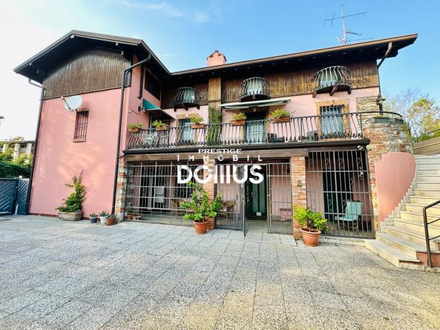Case e ville in vendita di 320 m² in Via Venezia
