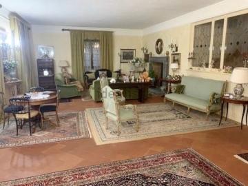Case e ville in vendita di 320 m² in Viale del Tirreno, 107