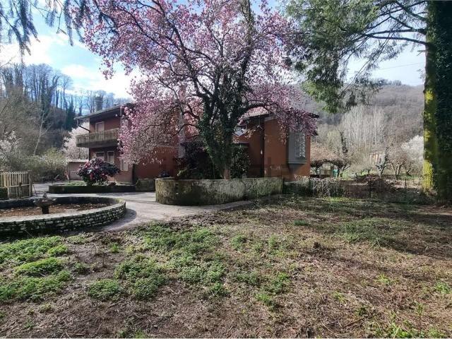 Case e ville in vendita di 320 m² in Viale Giovanni Pascoli, 30