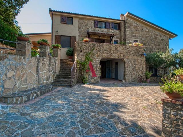 Case e ville in vendita di 320 m² in Contrada San Pietro