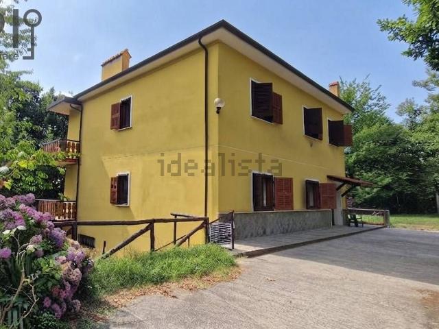 Case e ville in vendita di 320 m² in Località Veracurta