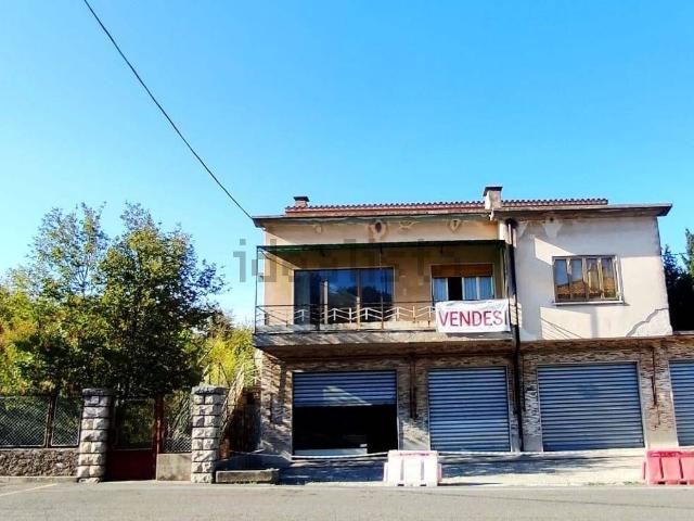 Case e ville in vendita di 320 m² in Località Aurisina Cave, 77
