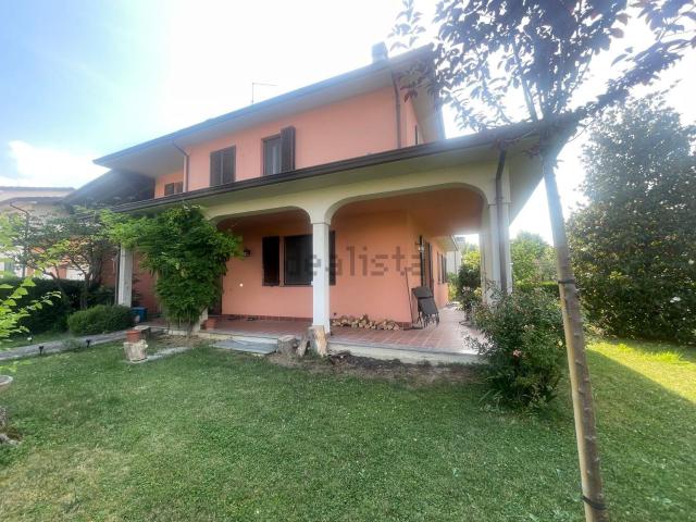 Case e ville in vendita di 320 m² in Strada della Regina, 63