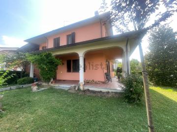 Case e ville in vendita di 320 m² in Strada della Regina, 63