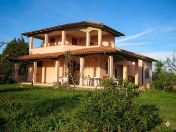 Case e ville in vendita di 320 m² in Strada di San Luigi