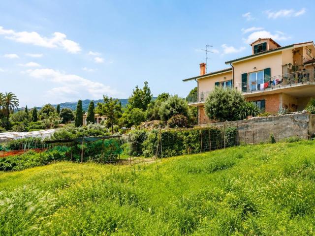 Case e ville in vendita di 320 m² in Strada Privata delle Rose