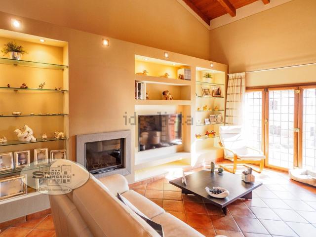 Case e ville in vendita di 321 m²