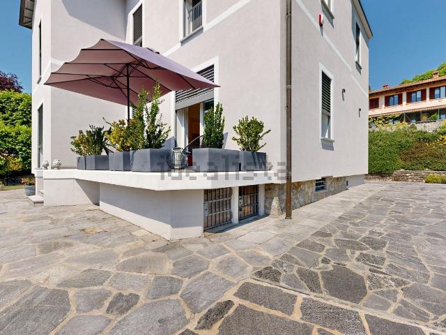 Case e ville in vendita di 321 m² in Via Adige, 8