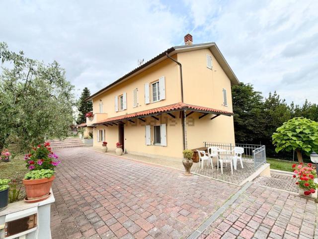 Case e ville in vendita di 321 m² in Via Montesecco, 3